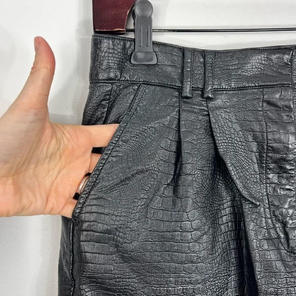 Dynamite black faux leather croc embossed high rise pleated dressy shorts M - Picture 6 of 13